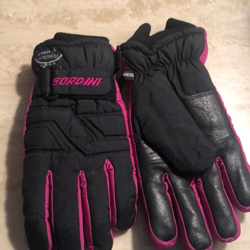Gordini Thinsulate ski gloves black hot pink 💞
